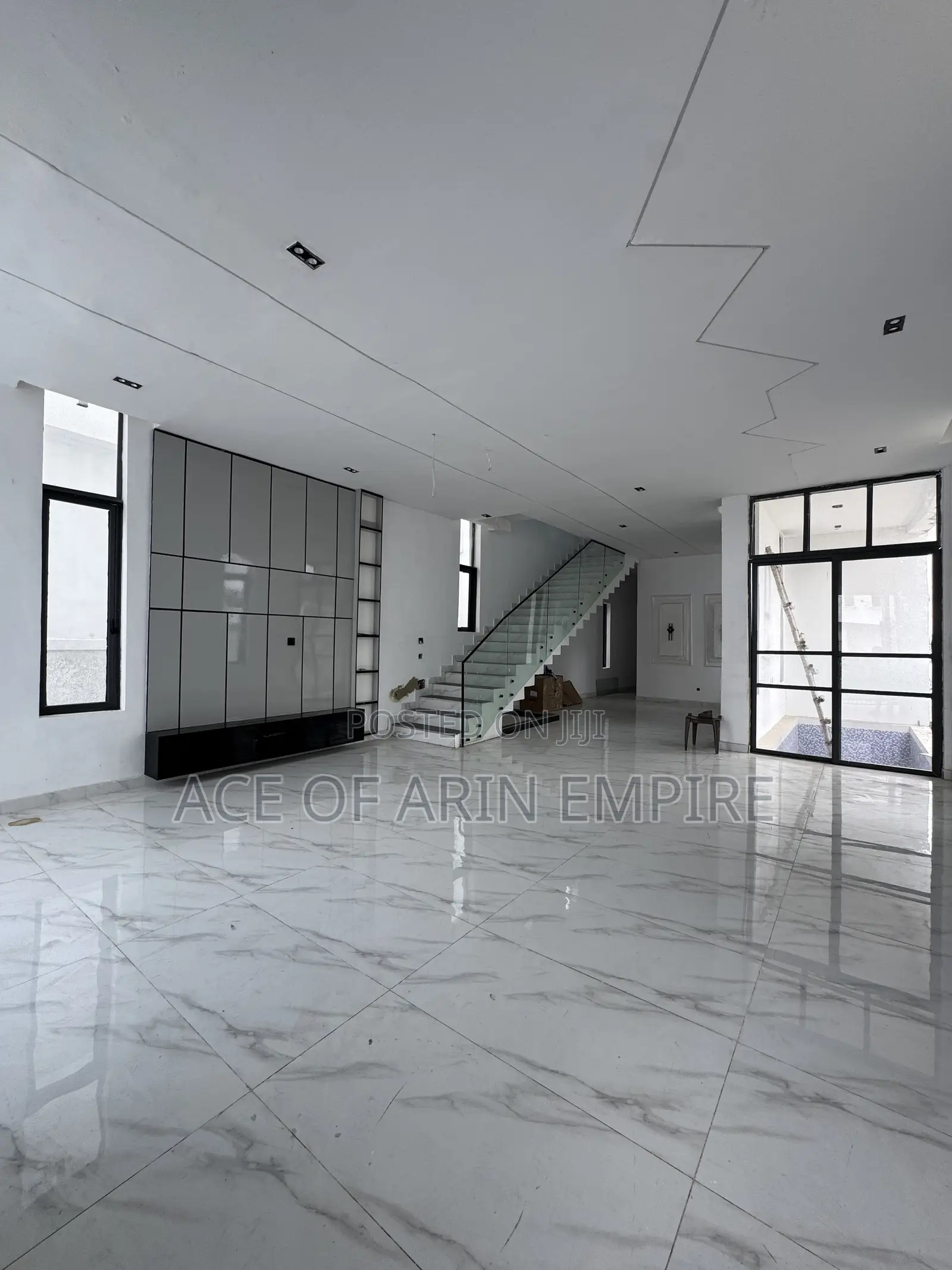 5bdrm Duplex in Chevron for sale in Chevron