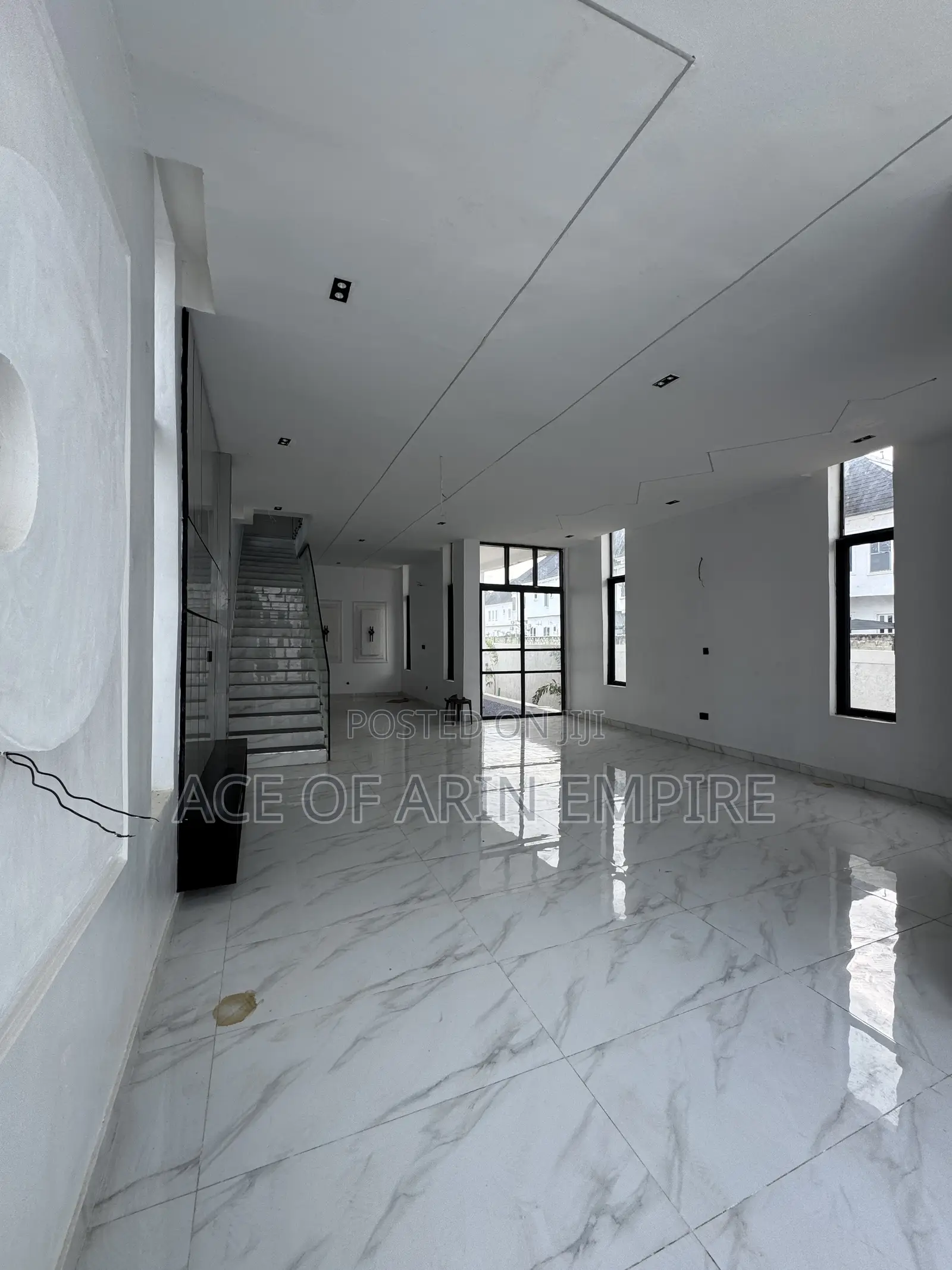 5bdrm Duplex in Chevron for sale in Chevron