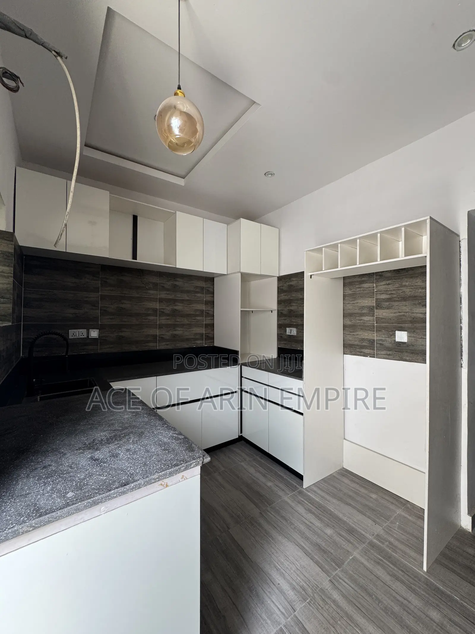 4bdrm Duplex in Chevron for sale in Chevron