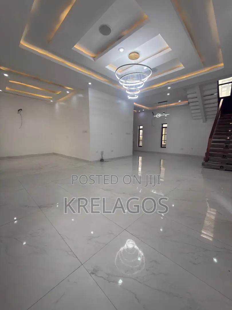 5bdrm Duplex in Osapa london for sale in Osapa london