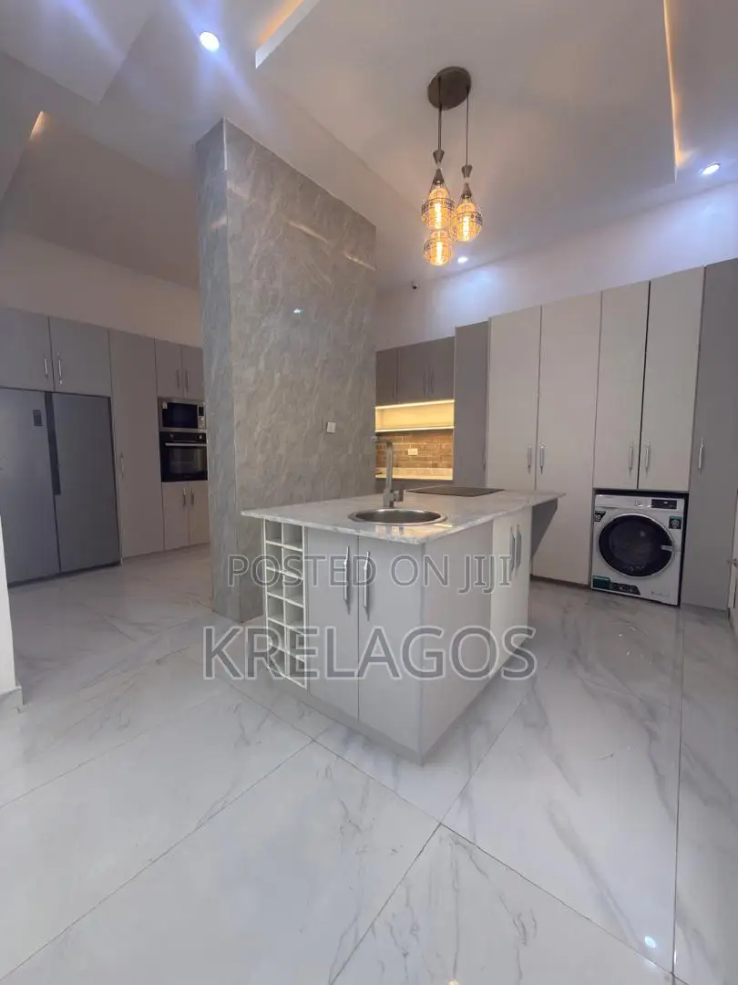 5bdrm Duplex in Osapa london for sale in Osapa london