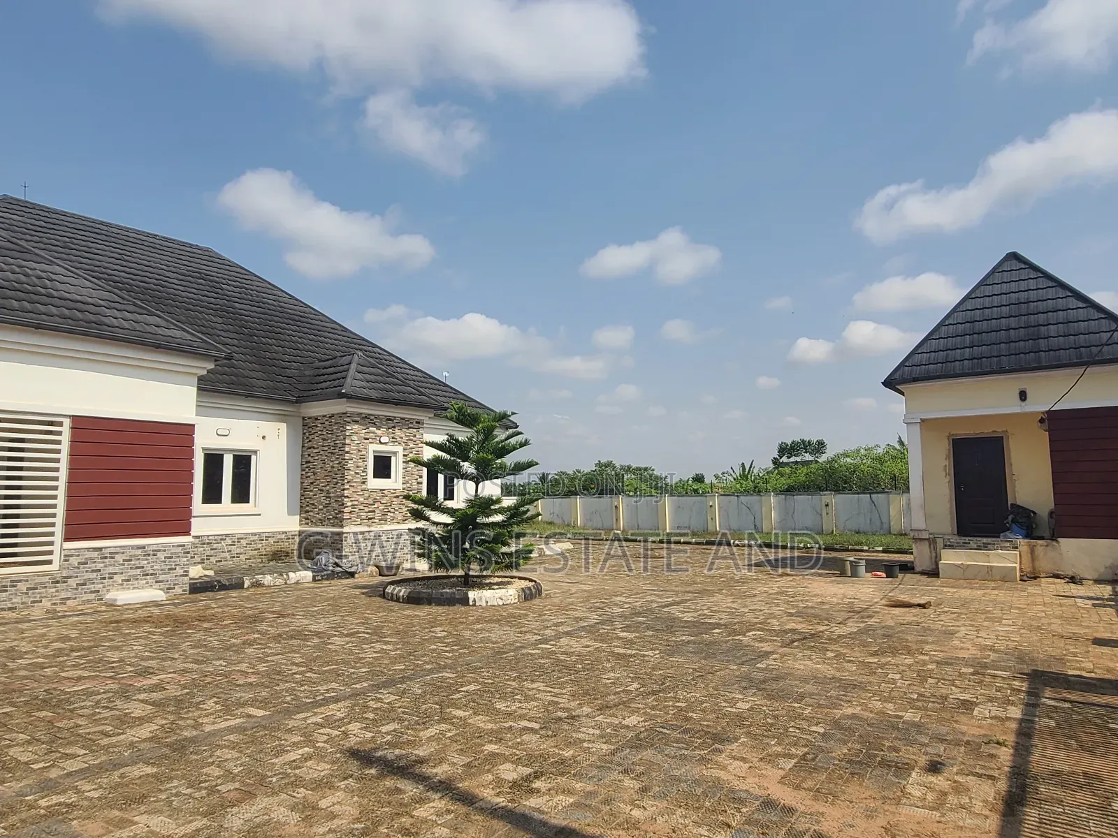 4bdrm Bungalow in Ogheghe Off Sapele, Benin City for rent in Benin City