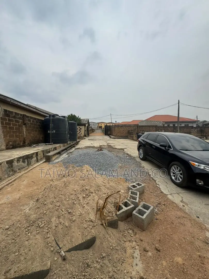 4000sqm of Land in Gated Estate in Jericho