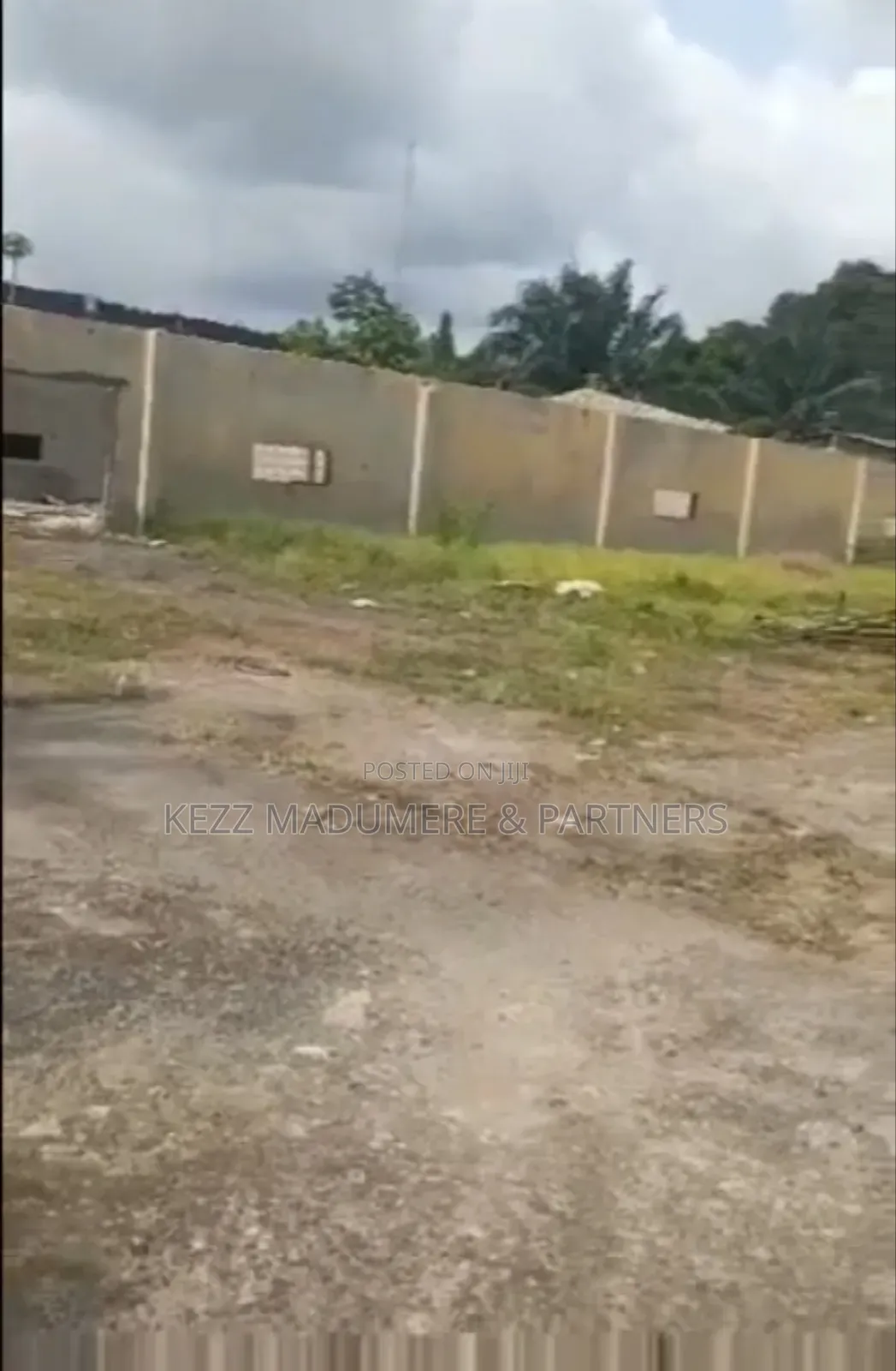 For Sale : Fenced 10 Plots on Aba Rd by Garrison Junction, Ph in Umuahia