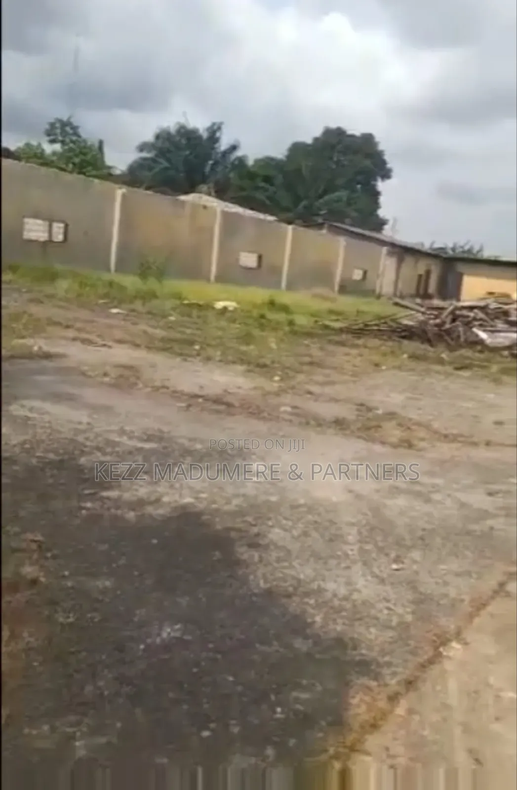 For Sale : Fenced 10 Plots on Aba Rd by Garrison Junction, Ph in Umuahia