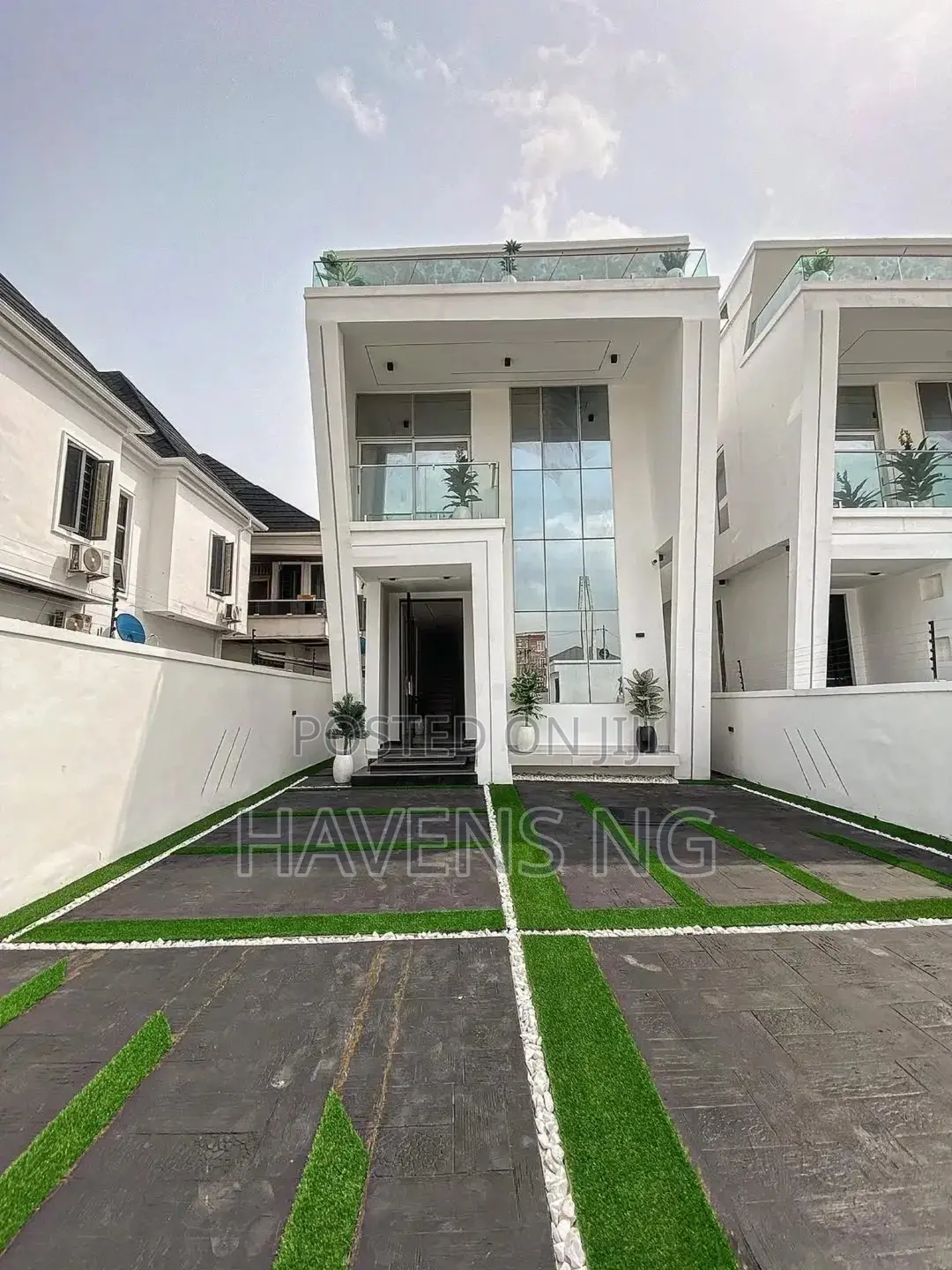 5bdrm Duplex in Ologolo for sale in Ologolo