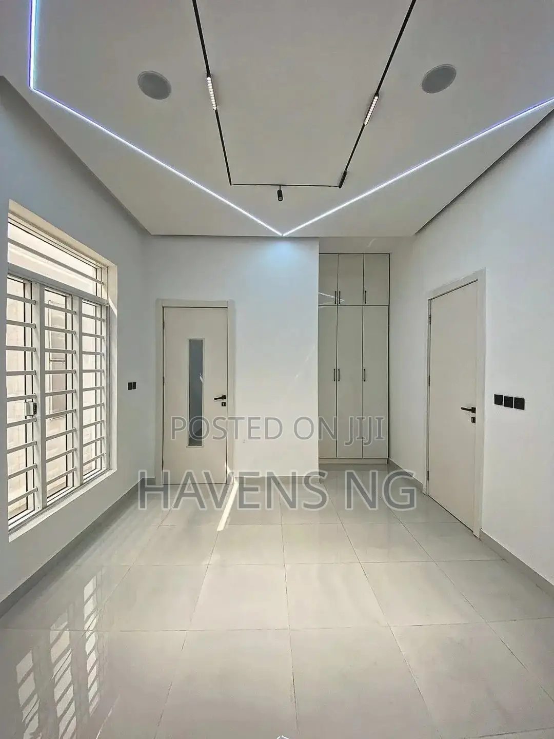 5bdrm Duplex in Ologolo for sale in Ologolo