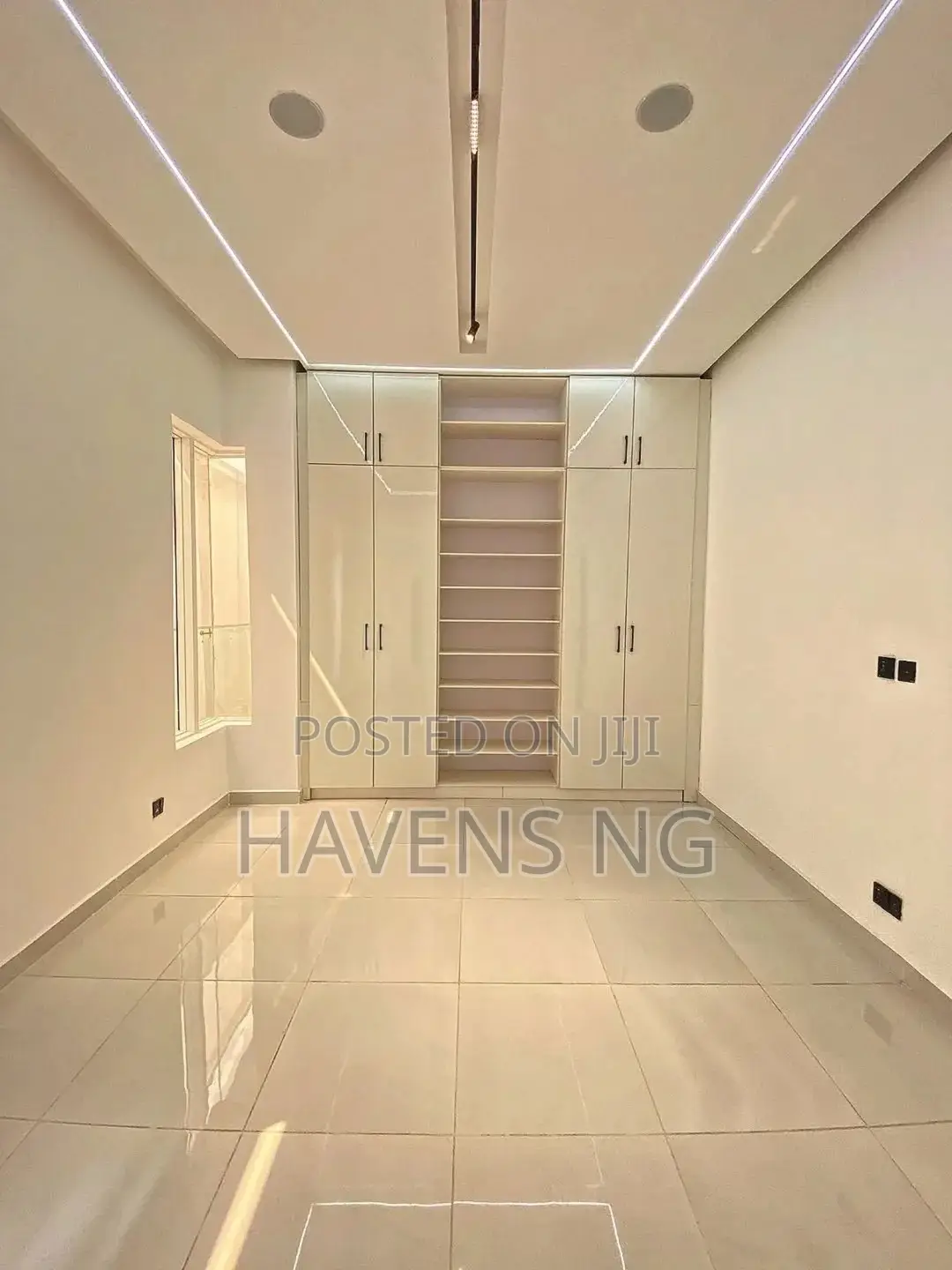 5bdrm Duplex in Ologolo for sale in Ologolo
