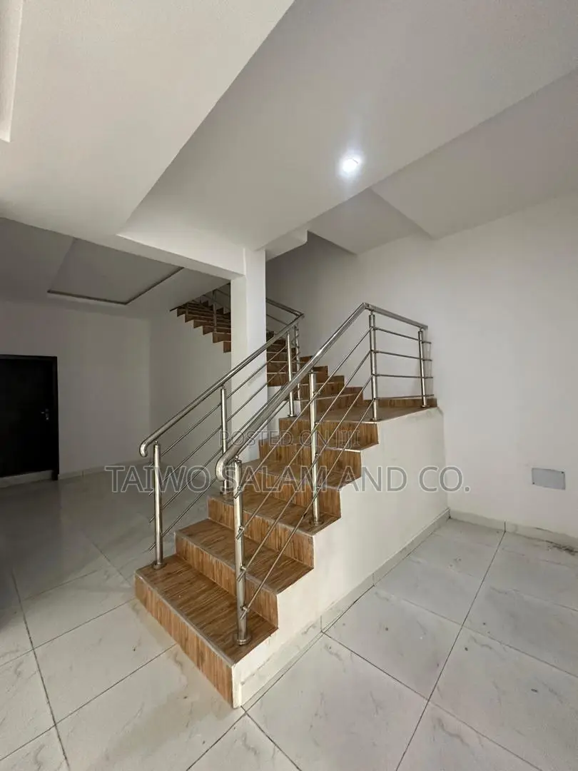 Furnished 4bdrm Duplex in Apampa, Jericho for sale in Jericho