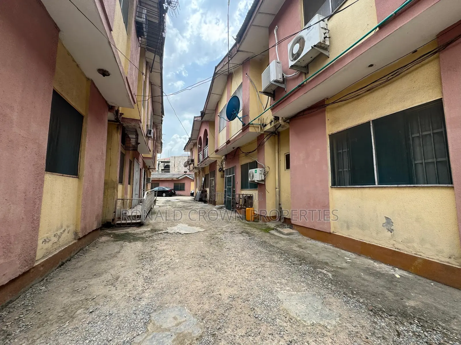 3bdrm Block of Flats in Ogba for sale in Ogba