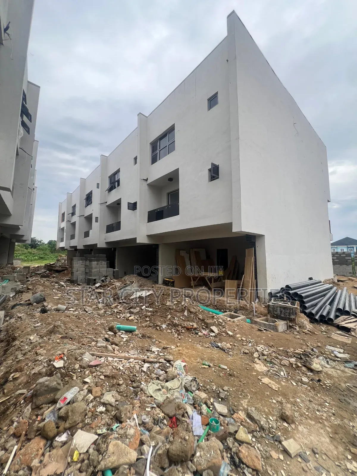 4bdrm Townhouse/Terrace in Surulere Lagos for sale in Surulere