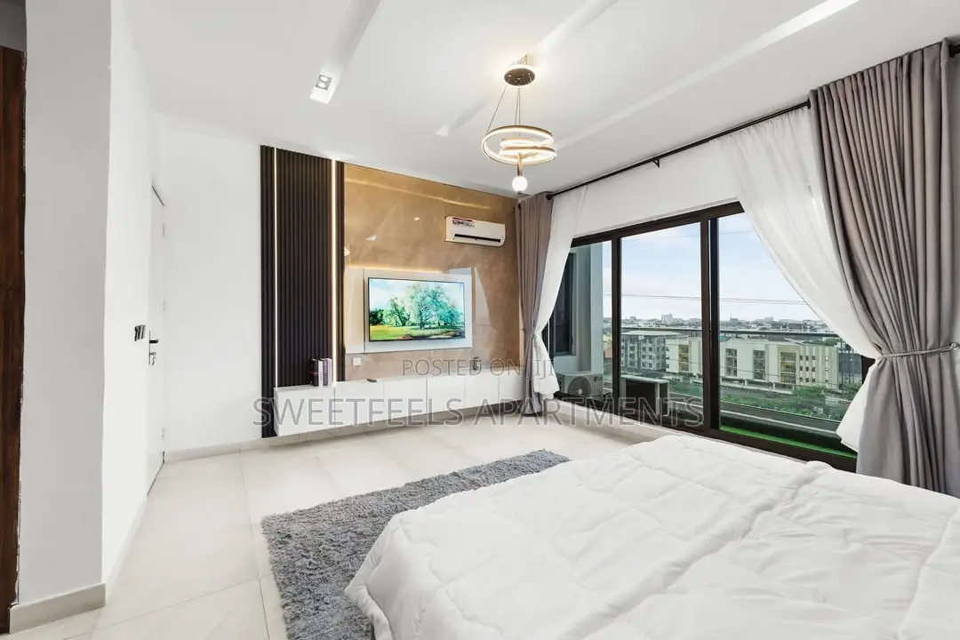 Brand New Spacious Luxury 3 Bedroom Apartment in Ilaje / Lekki