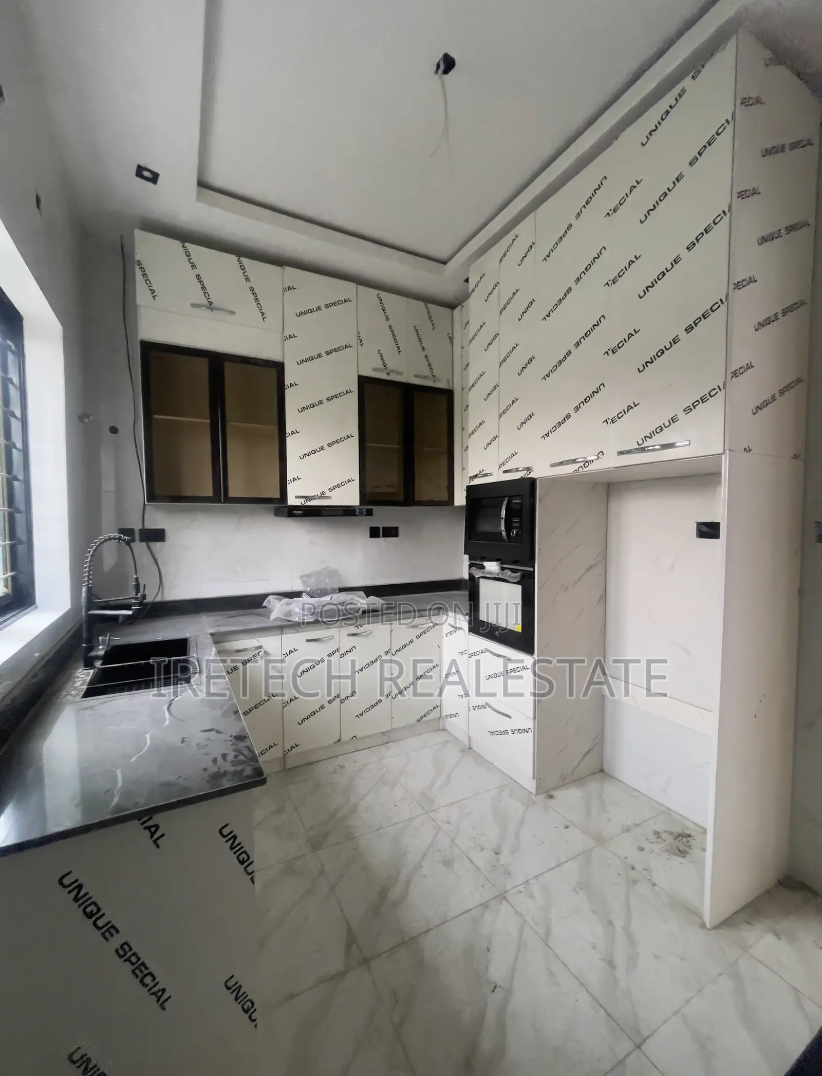 4bdrm Townhouse/Terrace in Ajah Lagos, Off Lekki-Epe Expressway in Off Lekki-Epe Expressway