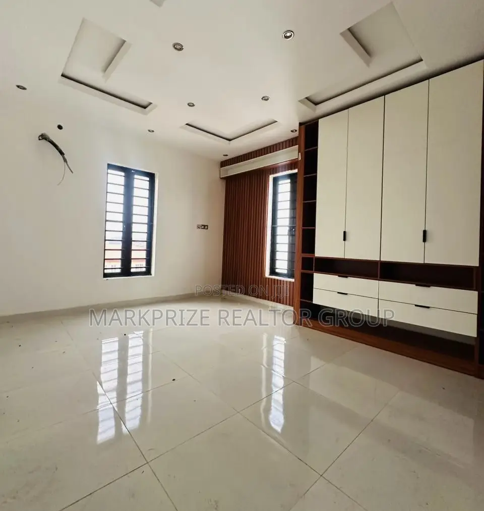 5bdrm Duplex in Magodo Phase 2 Lagos for sale in Magodo