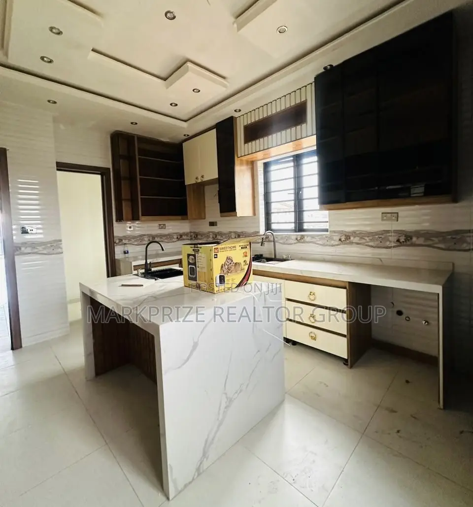 5bdrm Duplex in Magodo Phase 2 Lagos for sale in Magodo