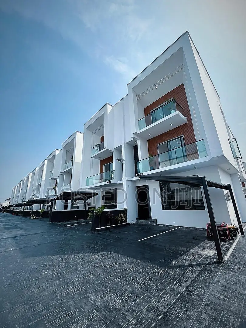 4bdrm Duplex in Dpkay Estate, Lekki Phase 2 for sale in Lekki Phase 2