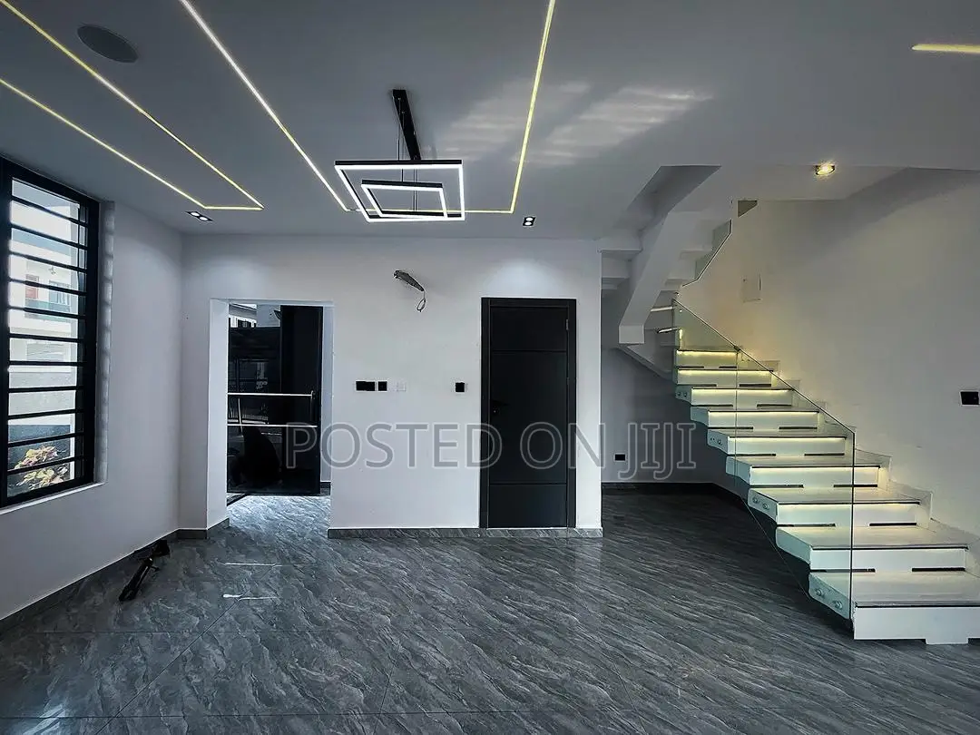 4bdrm Duplex in Dpkay Estate, Lekki Phase 2 for sale in Lekki Phase 2