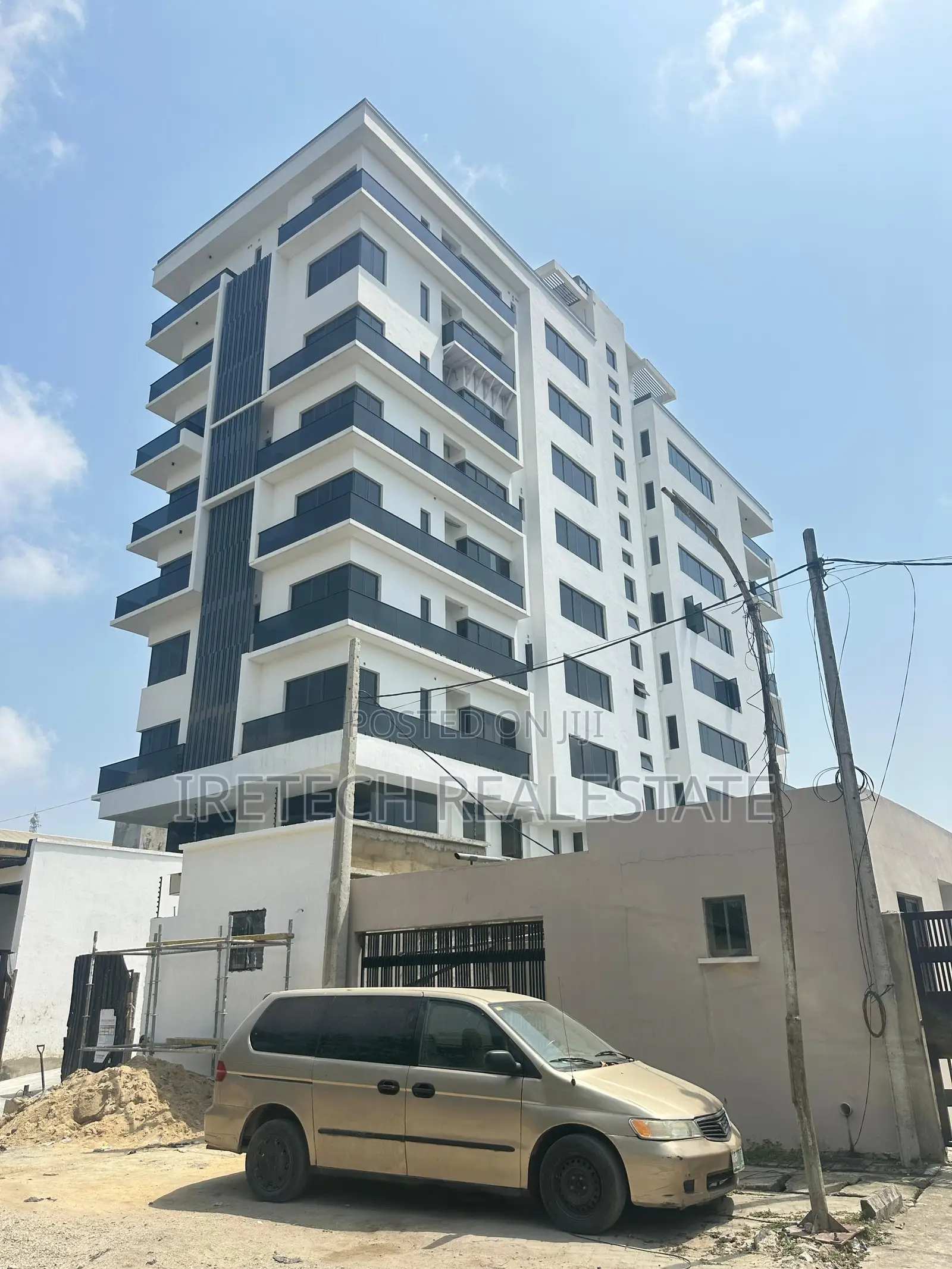 3bdrm Apartment in Well Secured Area, Adeola Odeku for sale in Adeola Odeku