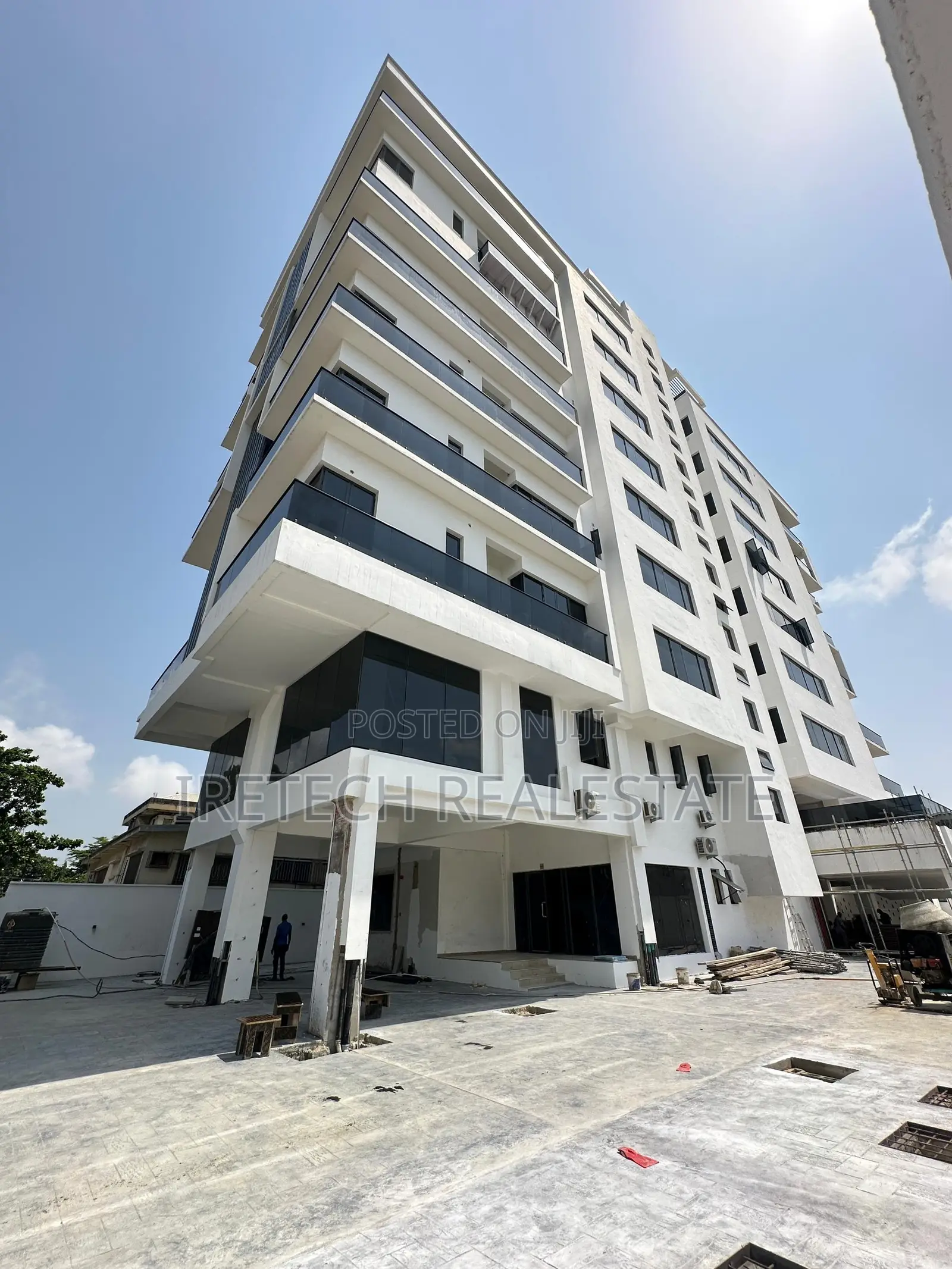 3bdrm Apartment in Well Secured Area, Adeola Odeku for sale in Adeola Odeku