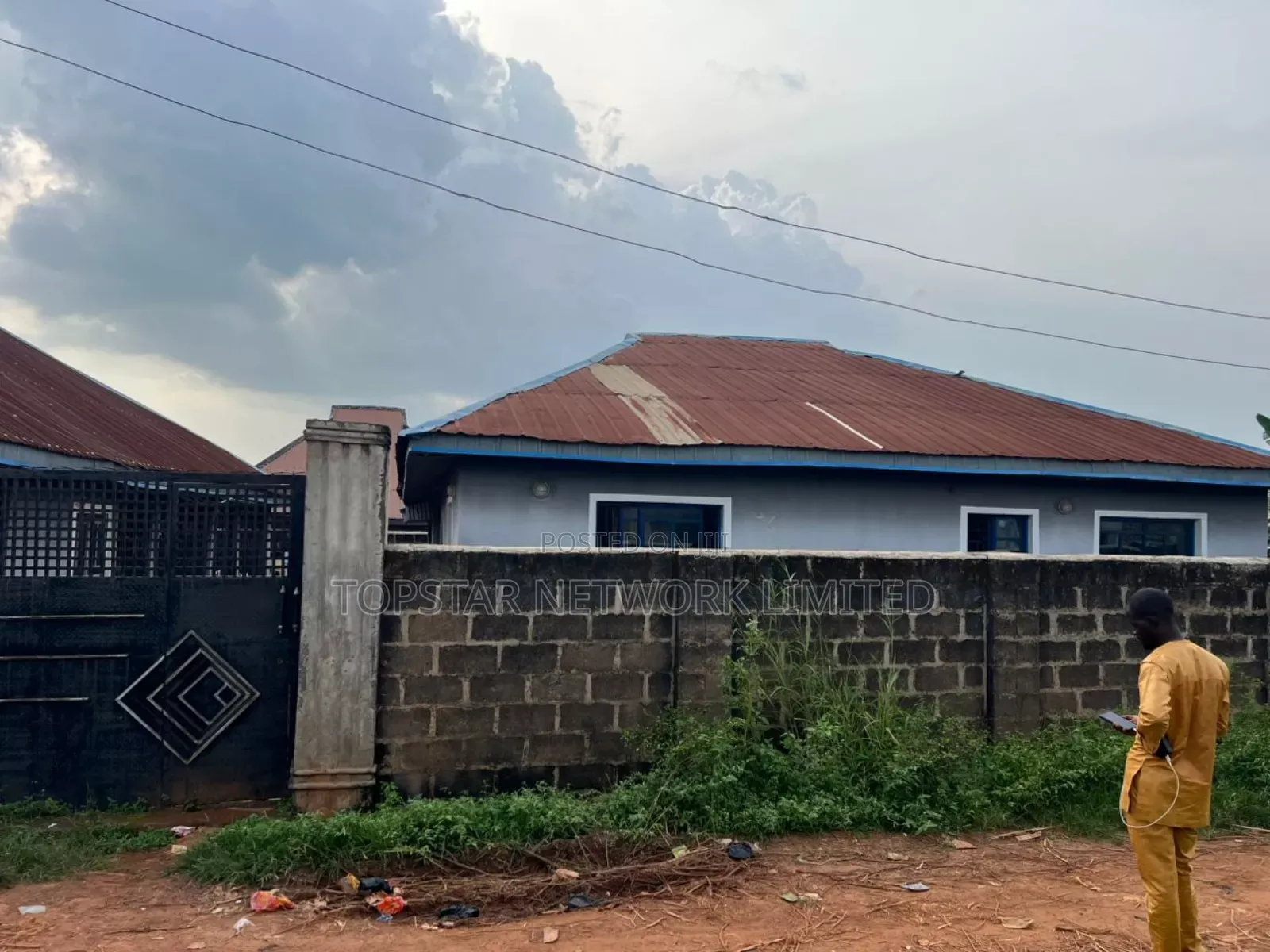8bdrm Block of Flats in Siba, Apata for sale in Apata