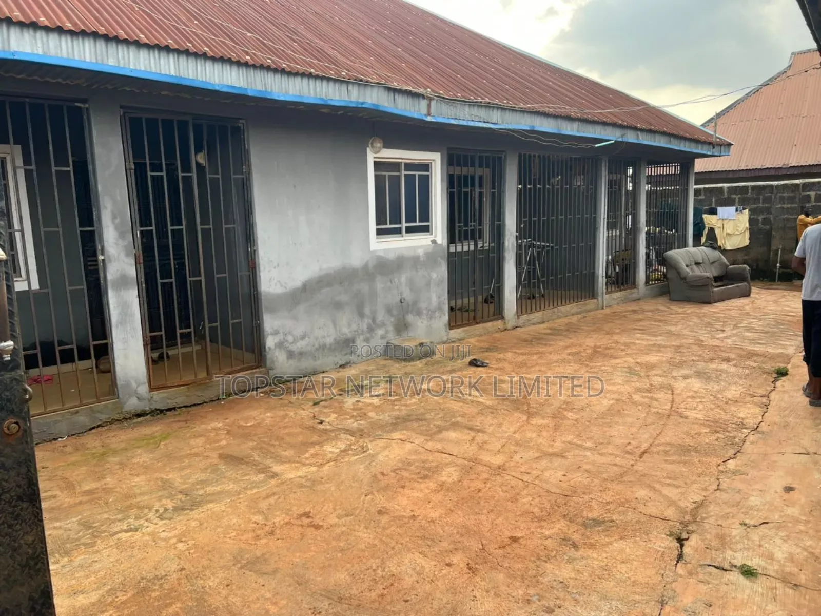 8bdrm Block of Flats in Siba, Apata for sale in Apata