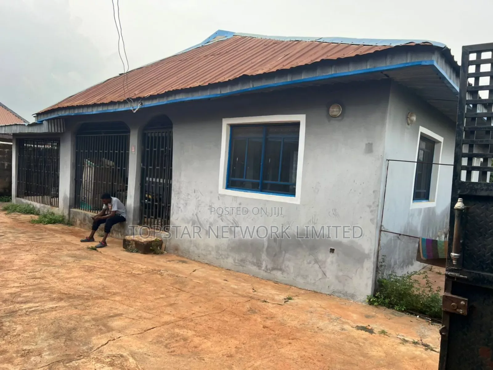 8bdrm Block of Flats in Siba, Apata for sale in Apata