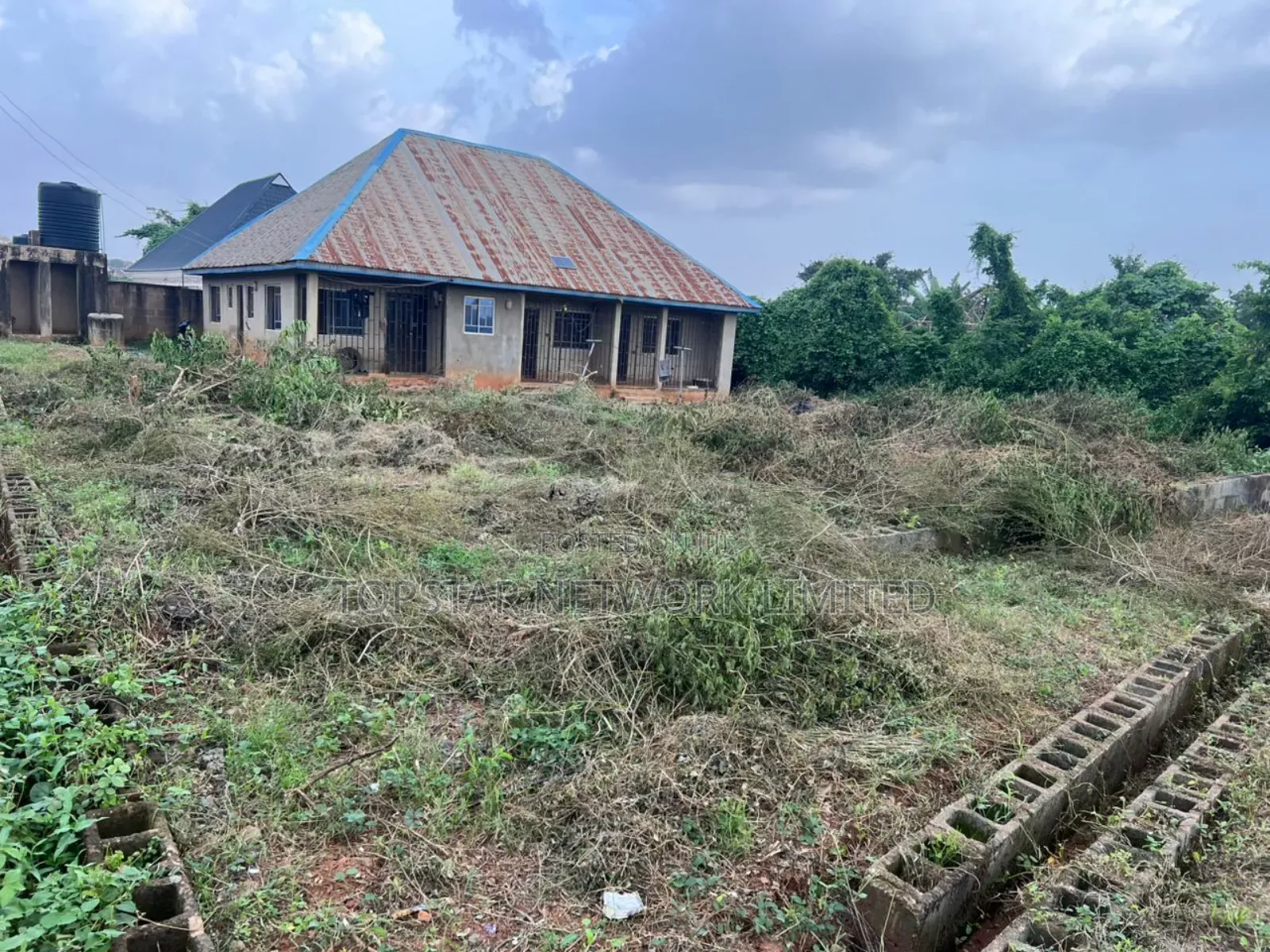 7bdrm Block of Flats in Siba, Apata for Sale in Apata