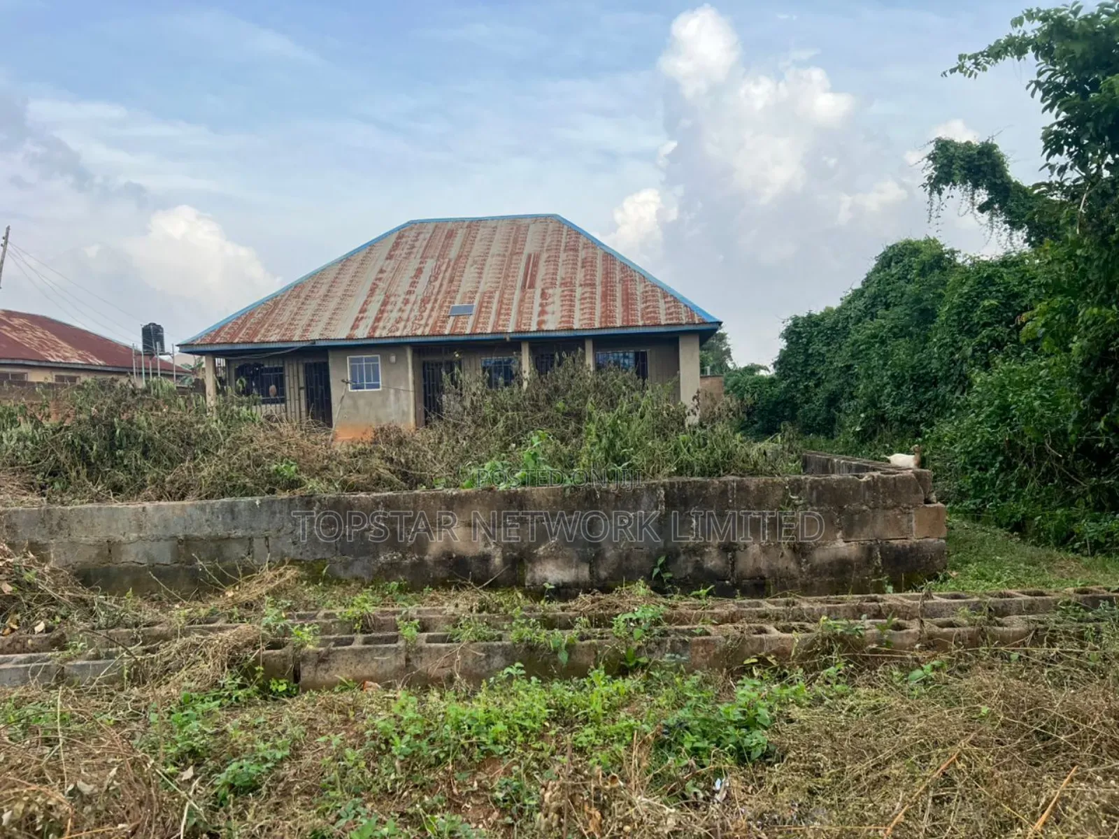 7bdrm Block of Flats in Siba, Apata for Sale in Apata