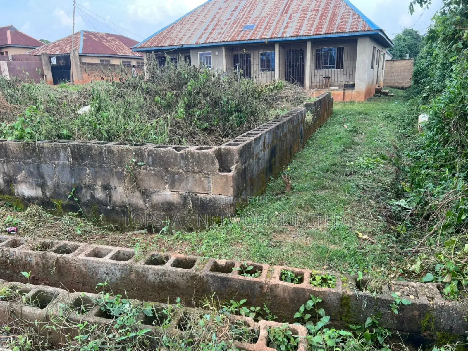 7bdrm Block of Flats in Siba, Apata for Sale in Apata