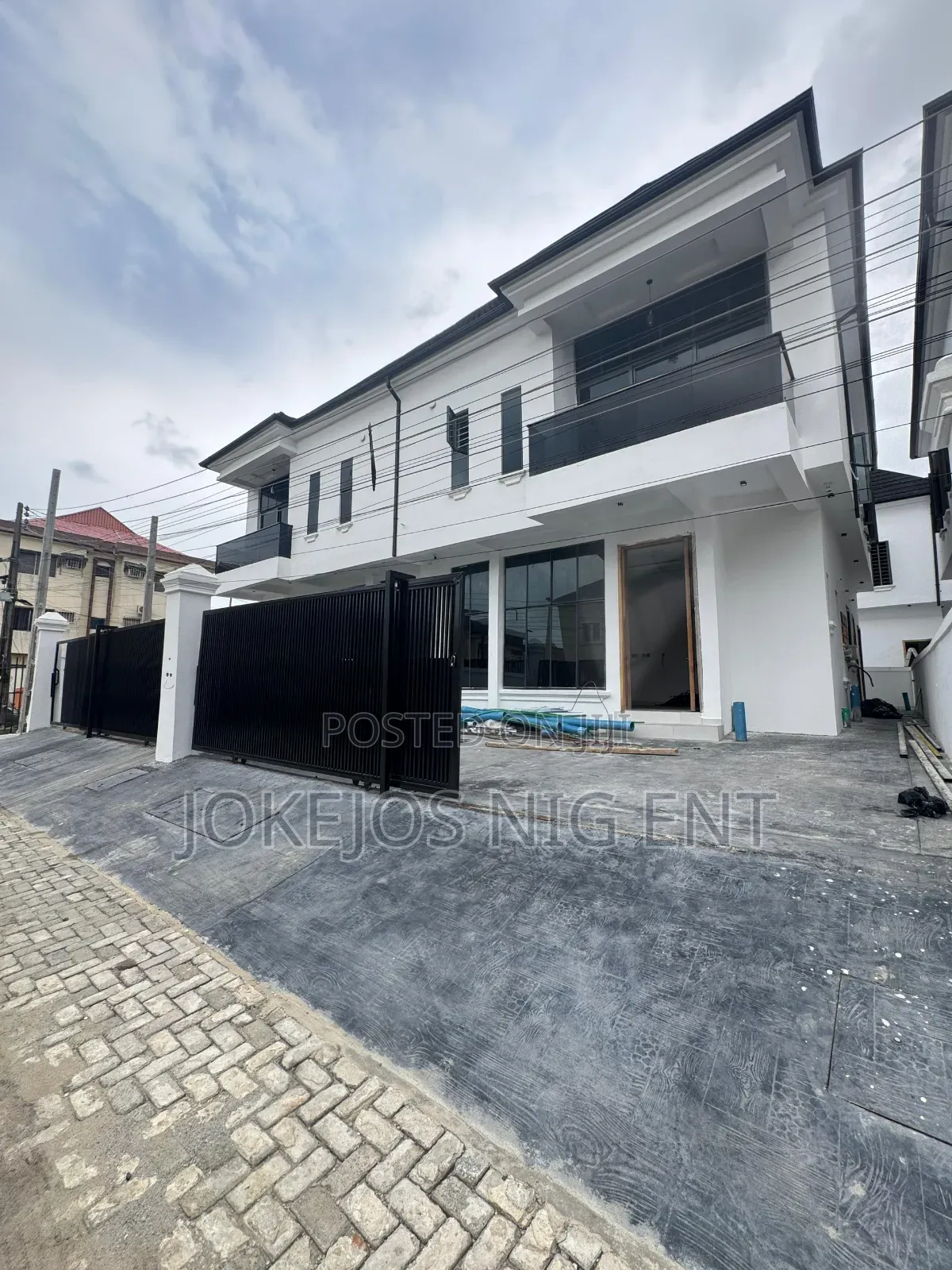 4bdrm Duplex in Osapa London Lekki for sale in Osapa london