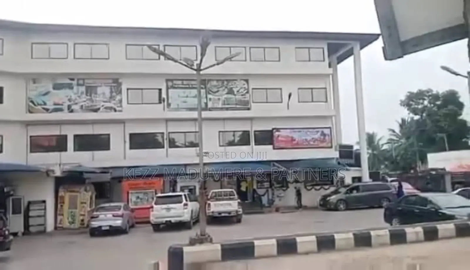 For Sale : Massive Commercial Plaza on Aba Rd, Ph in Aba Expressway