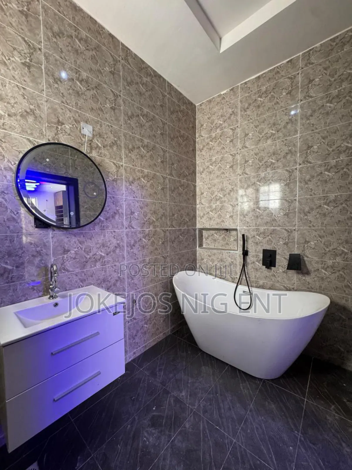 5bdrm Duplex in Osapa London Lekki for sale in Osapa london