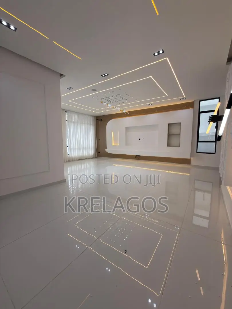 5bdrm Duplex in Chevron for sale in Chevron