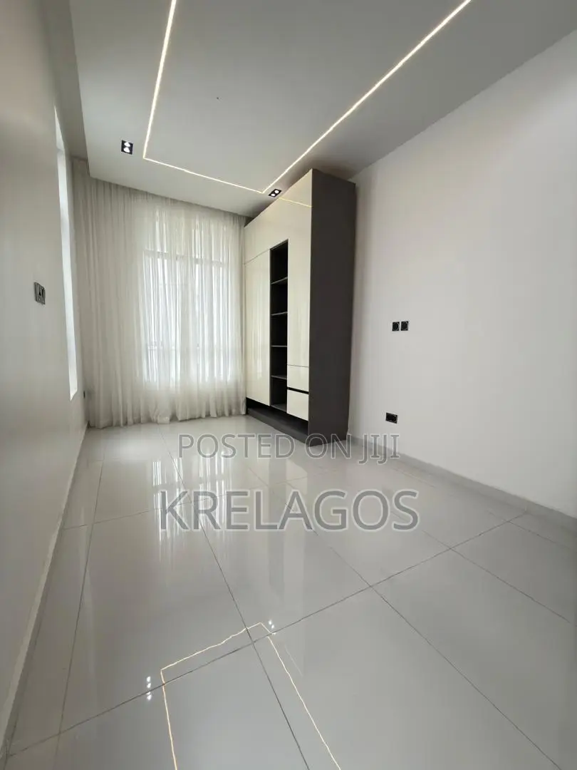 5bdrm Duplex in Chevron for sale in Chevron