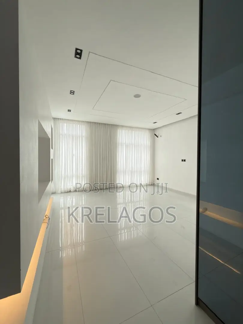 5bdrm Duplex in Chevron for sale in Chevron