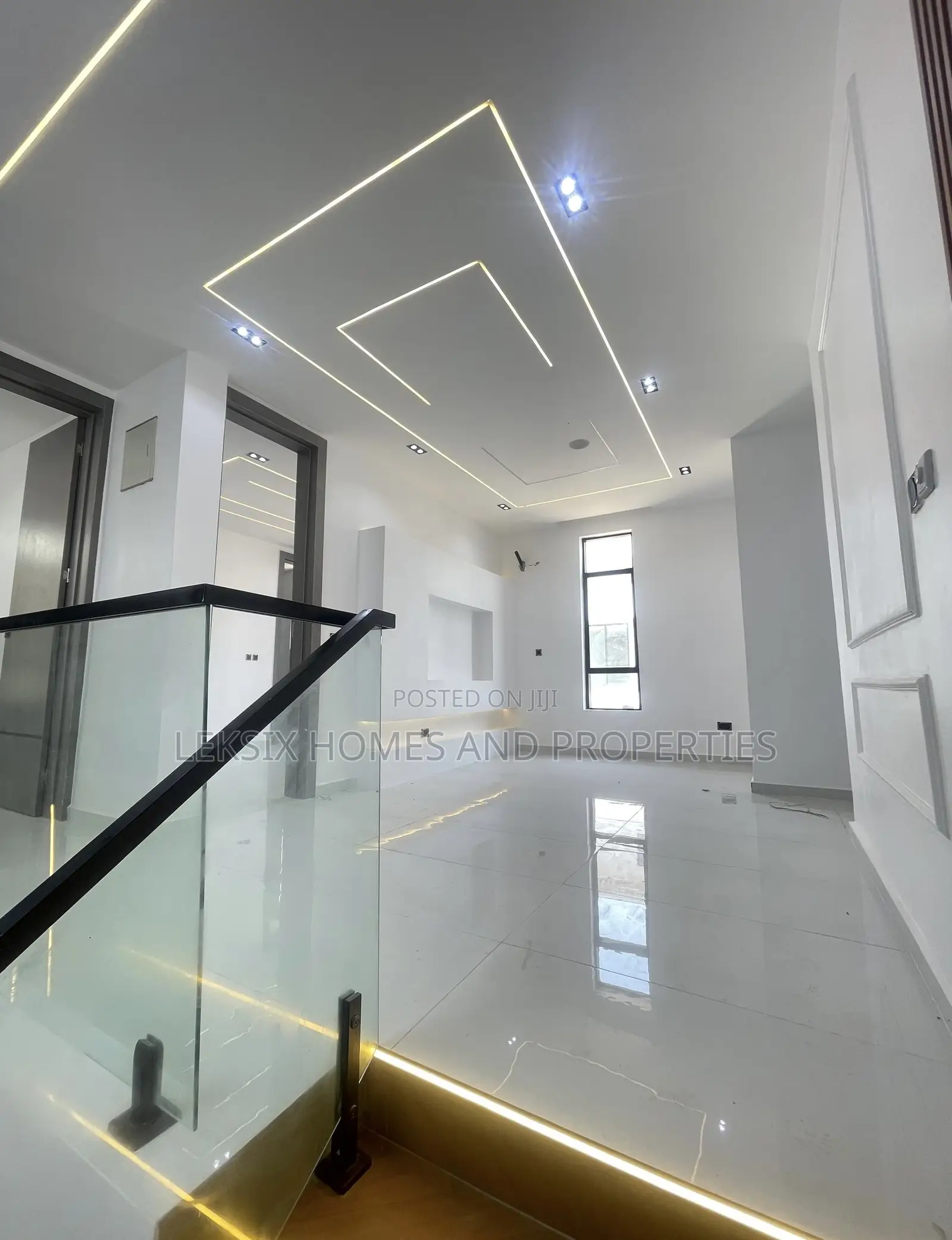 5bdrm Duplex in A Well Secured, Chevron for sale in Chevron