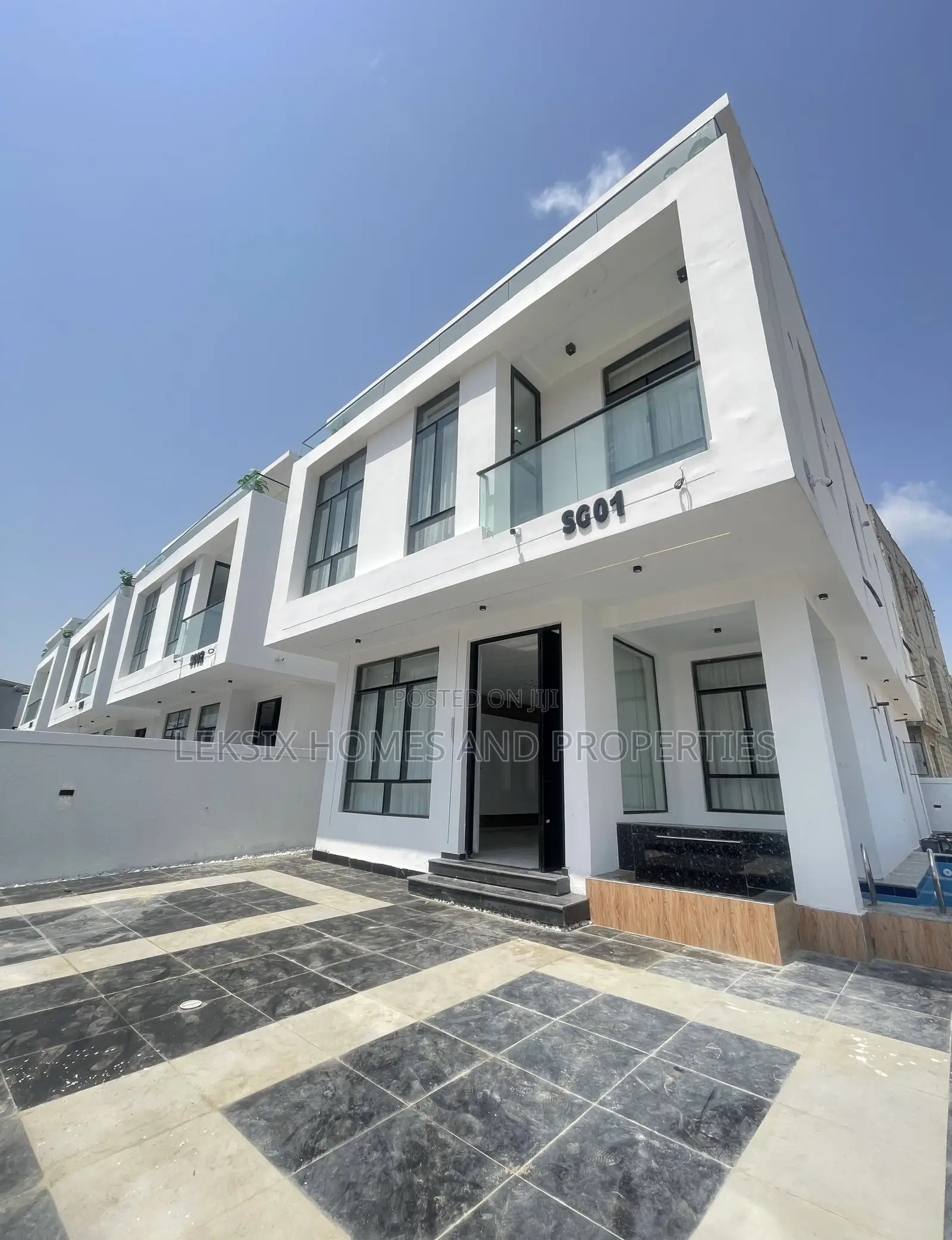 5bdrm Duplex in A Well Secured, Chevron for sale in Chevron