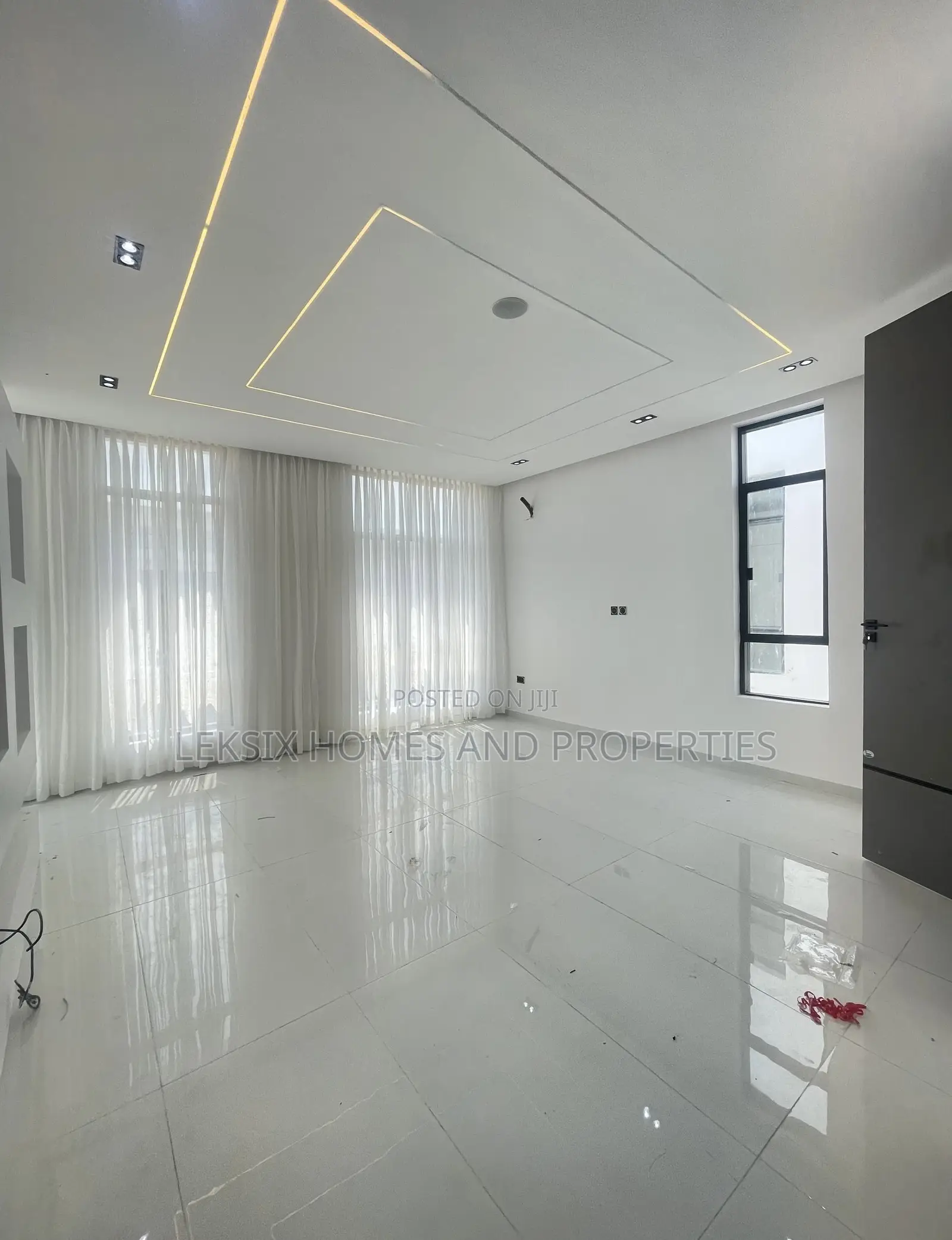 5bdrm Duplex in A Well Secured, Chevron for sale in Chevron