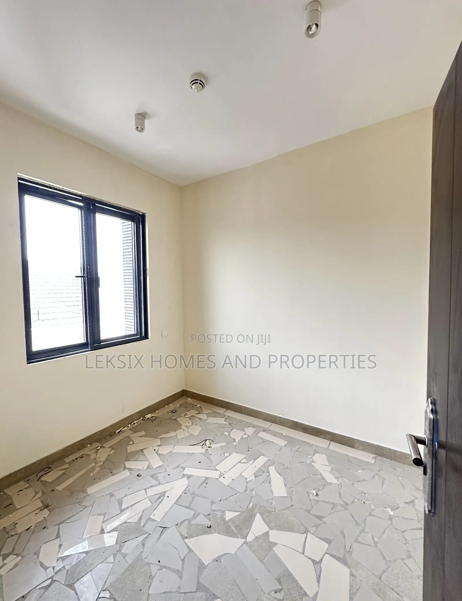 2bdrm Apartment in A Well Secured, Lekki Phase 1 for sale in Lekki Phase 1