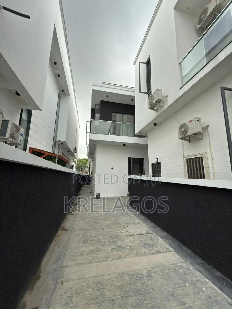 4bdrm Duplex in Chevron for rent in Chevron