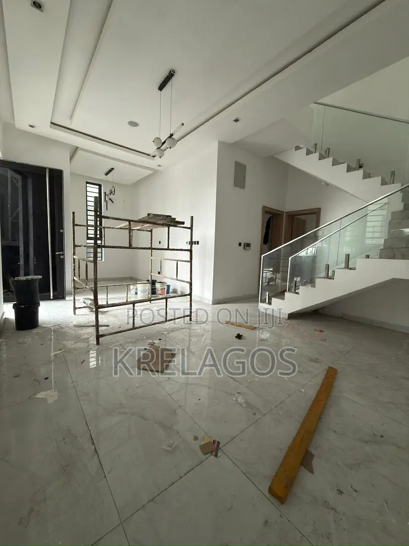 4bdrm Duplex in Chevron for rent in Chevron