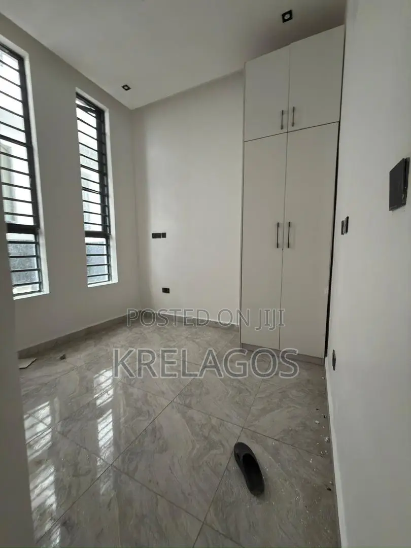 4bdrm Duplex in Chevron for rent in Chevron