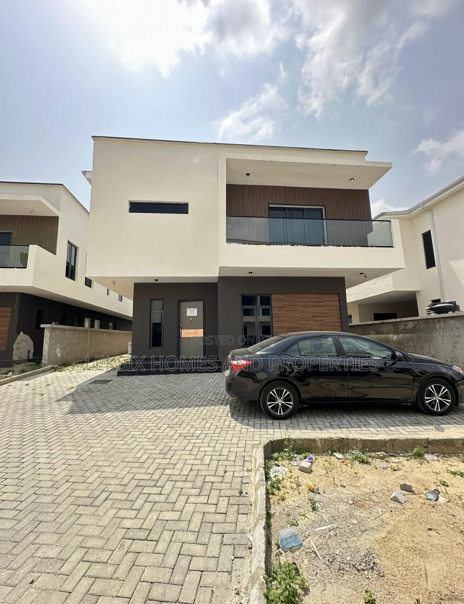 5bdrm Duplex in A Well Secured, Lekki Phase 1 for sale in Lekki Phase 1