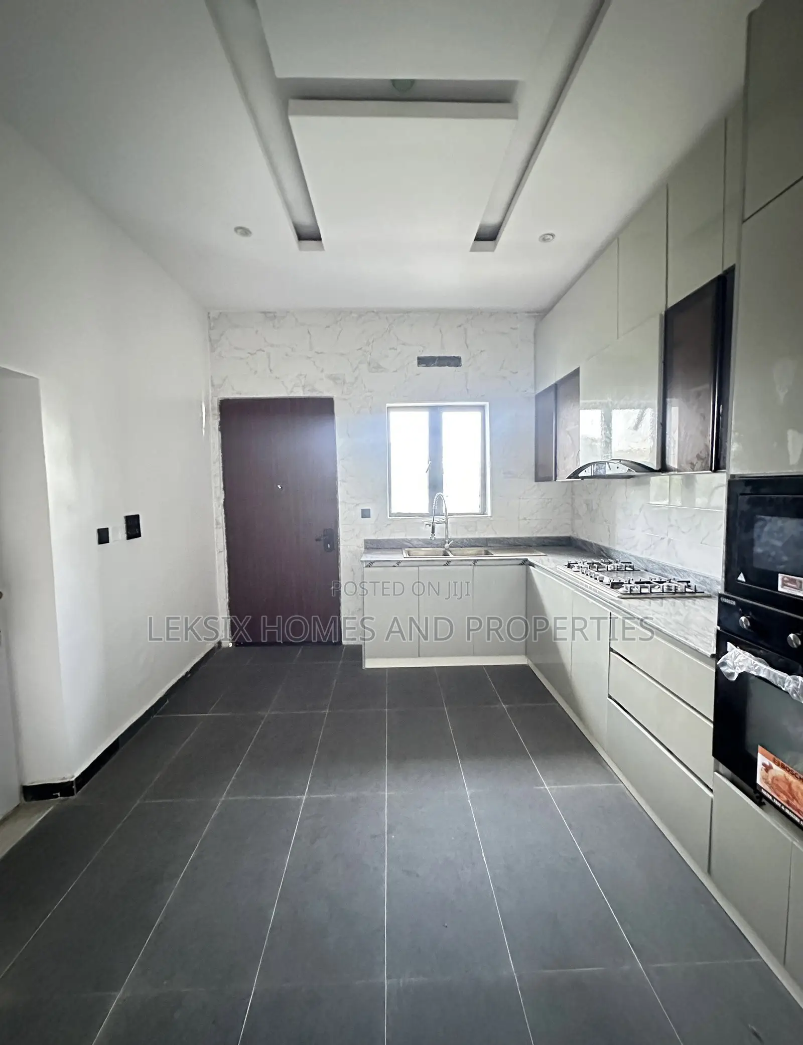 3bdrm Apartment in A Well Secured, Victoria Island Extension for sale in Victoria Island Extension
