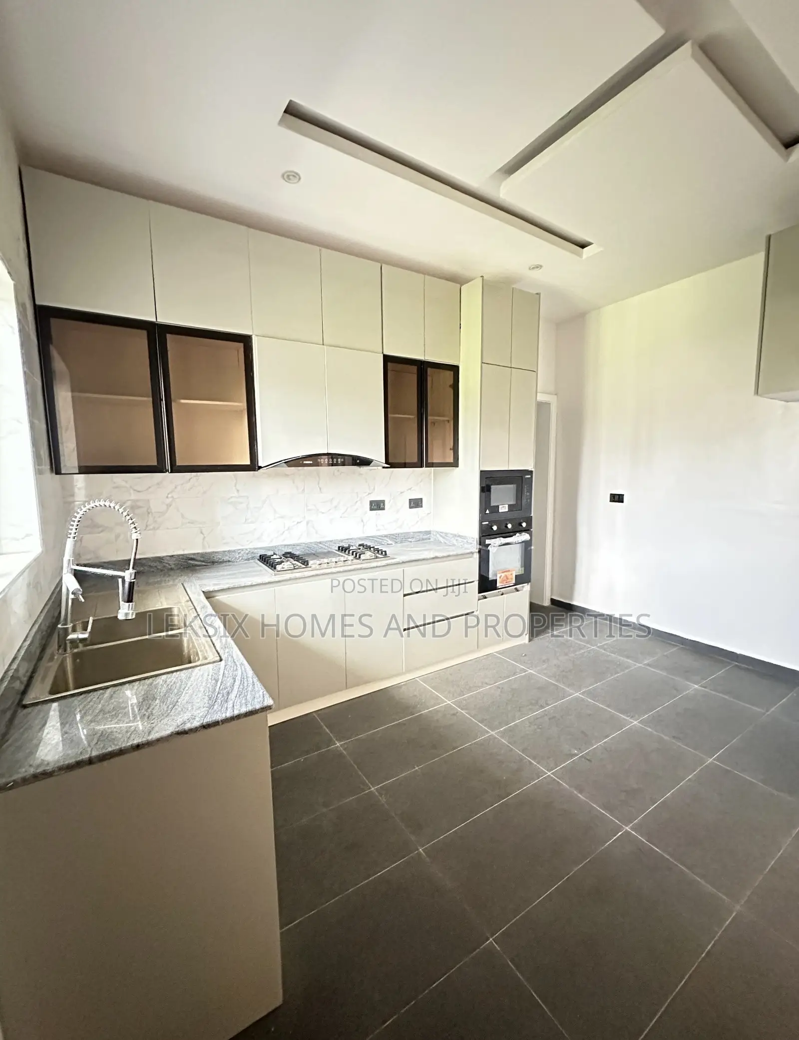 3bdrm Apartment in A Well Secured, Victoria Island Extension for sale in Victoria Island Extension