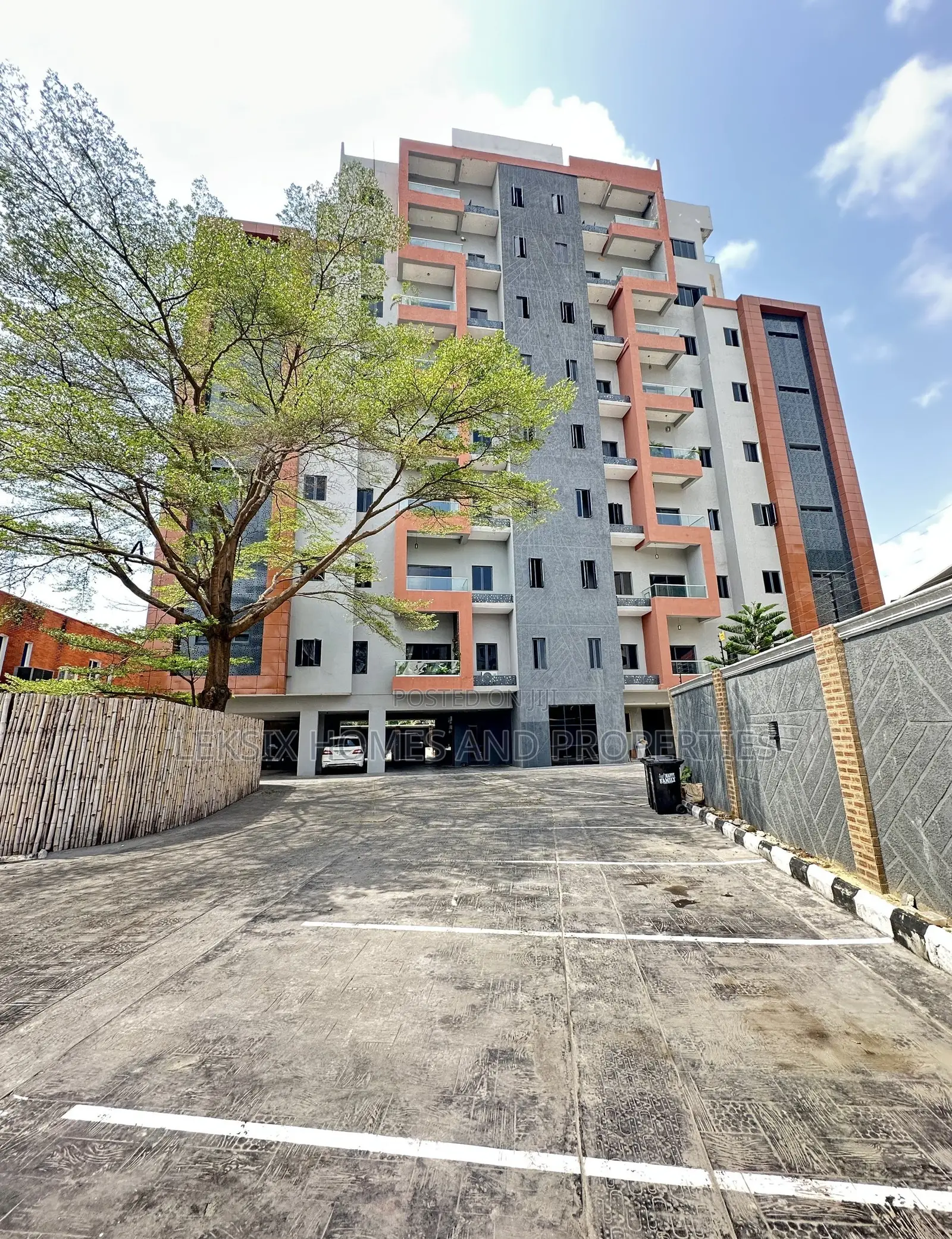 3bdrm Apartment in A Well Secured, Victoria Island Extension for sale in Victoria Island Extension