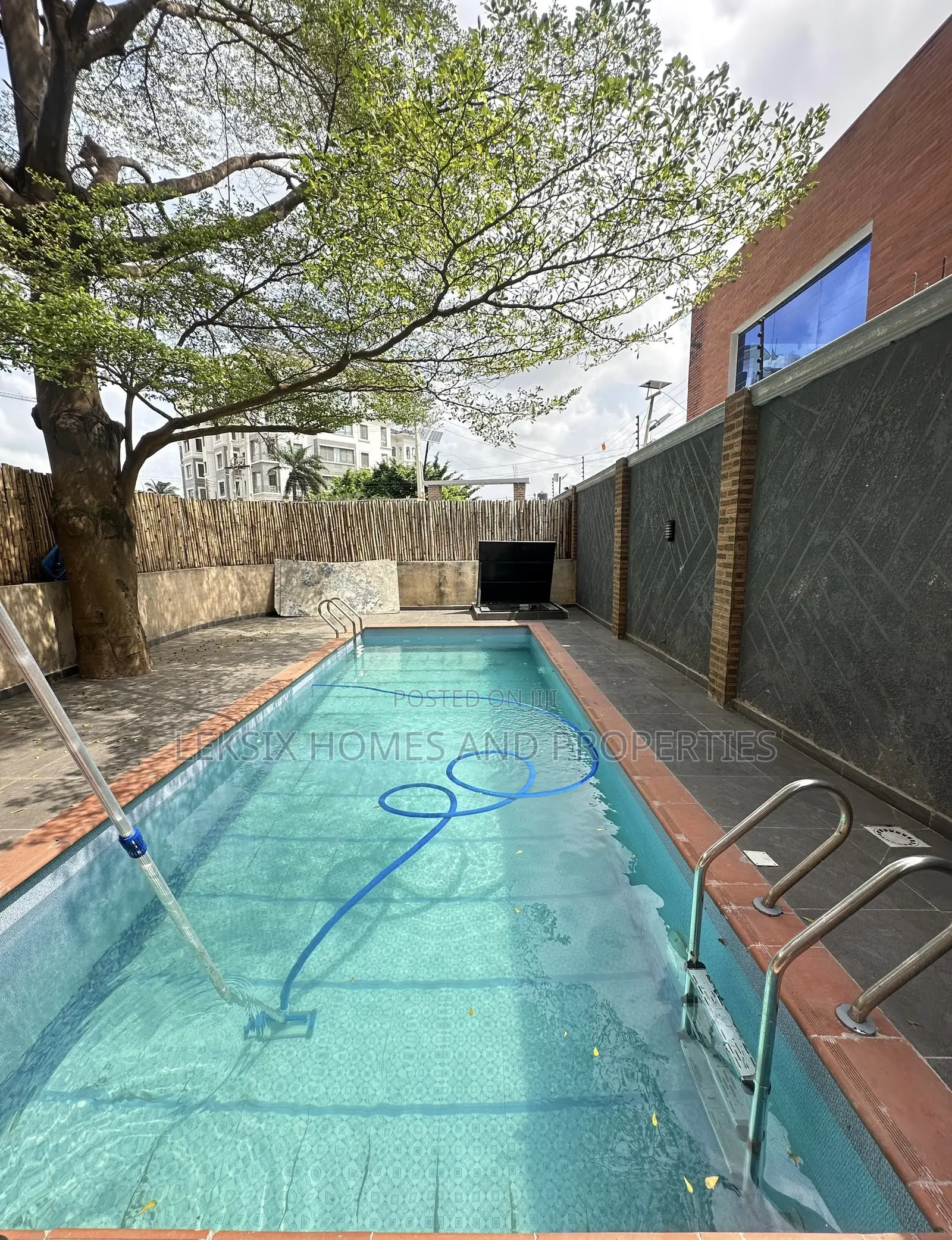3bdrm Apartment in A Well Secured, Victoria Island Extension for sale in Victoria Island Extension