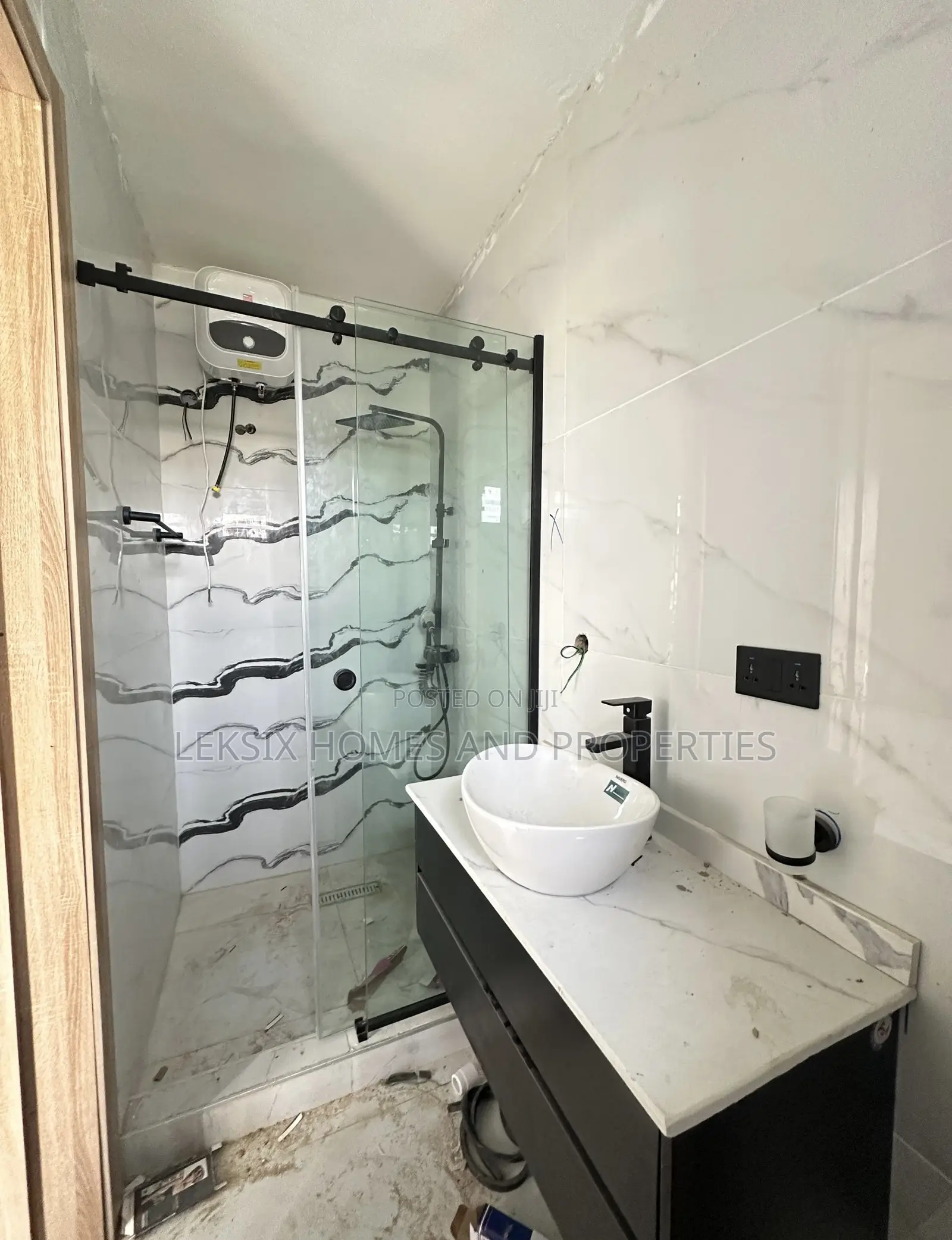 4bdrm Townhouse/Terrace in A Well Secured, Victoria Island Extension in Victoria Island Extension