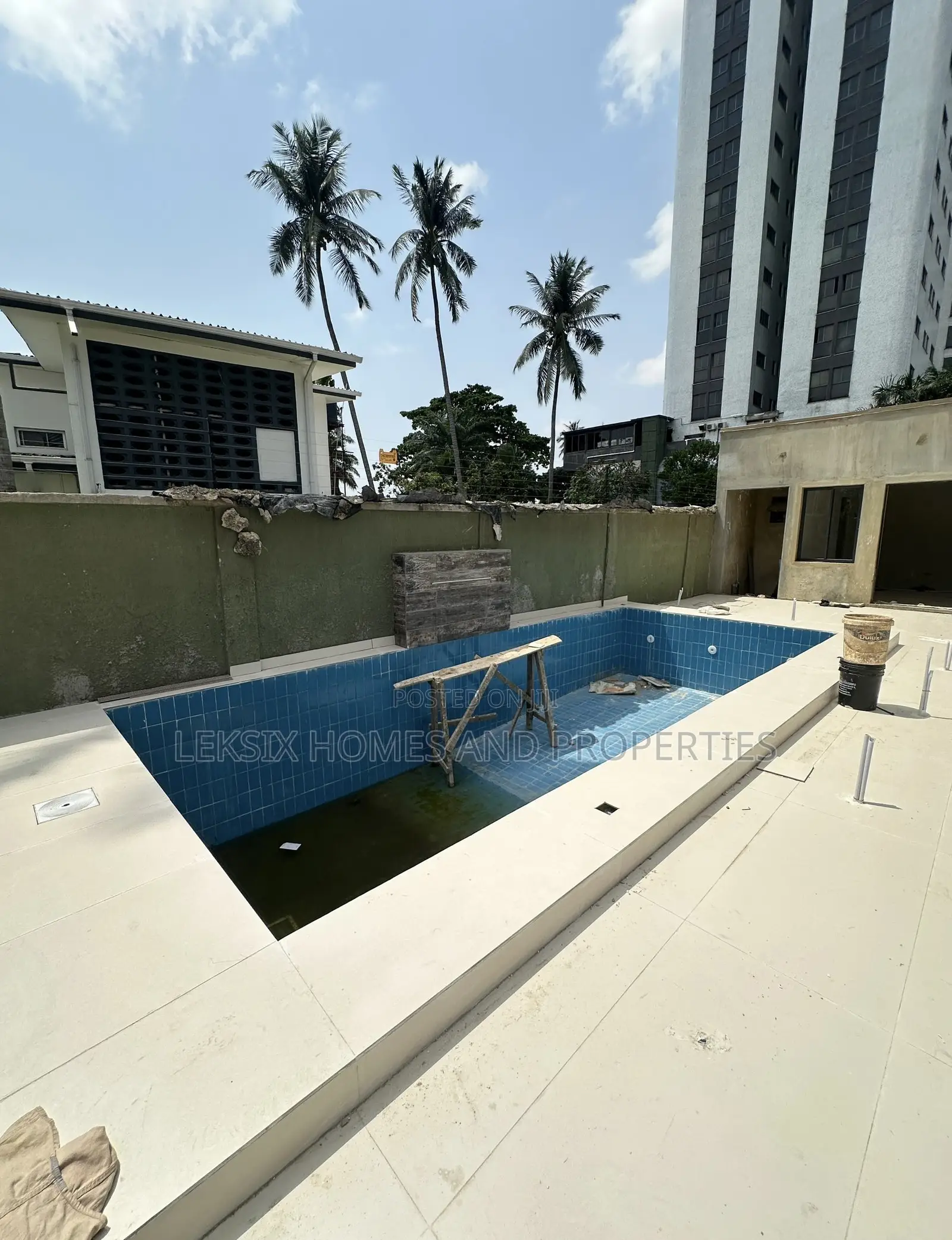 4bdrm Townhouse/Terrace in A Well Secured, Victoria Island Extension in Victoria Island Extension