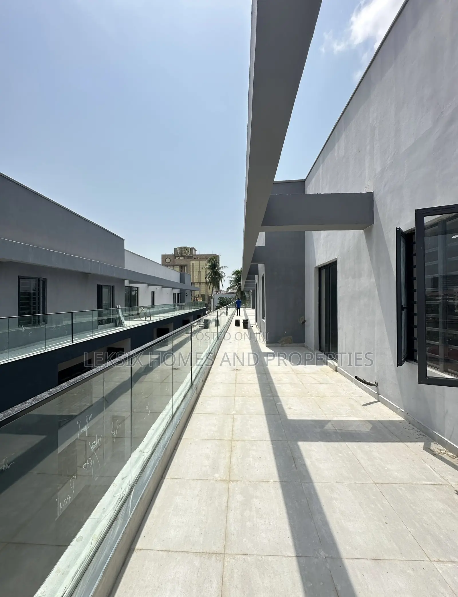 4bdrm Penthouse in A Well Secured, Victoria Island Extension for sale in Victoria Island Extension